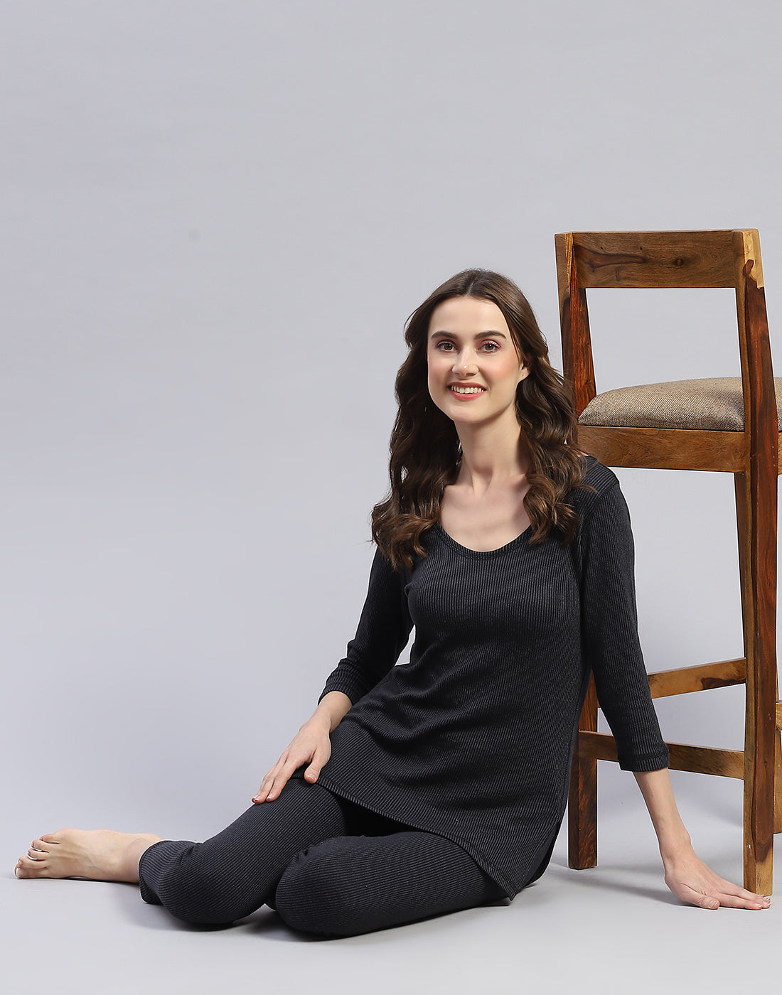 Women Black Solid Round Neck 3/4 Sleeve Thermal Vest