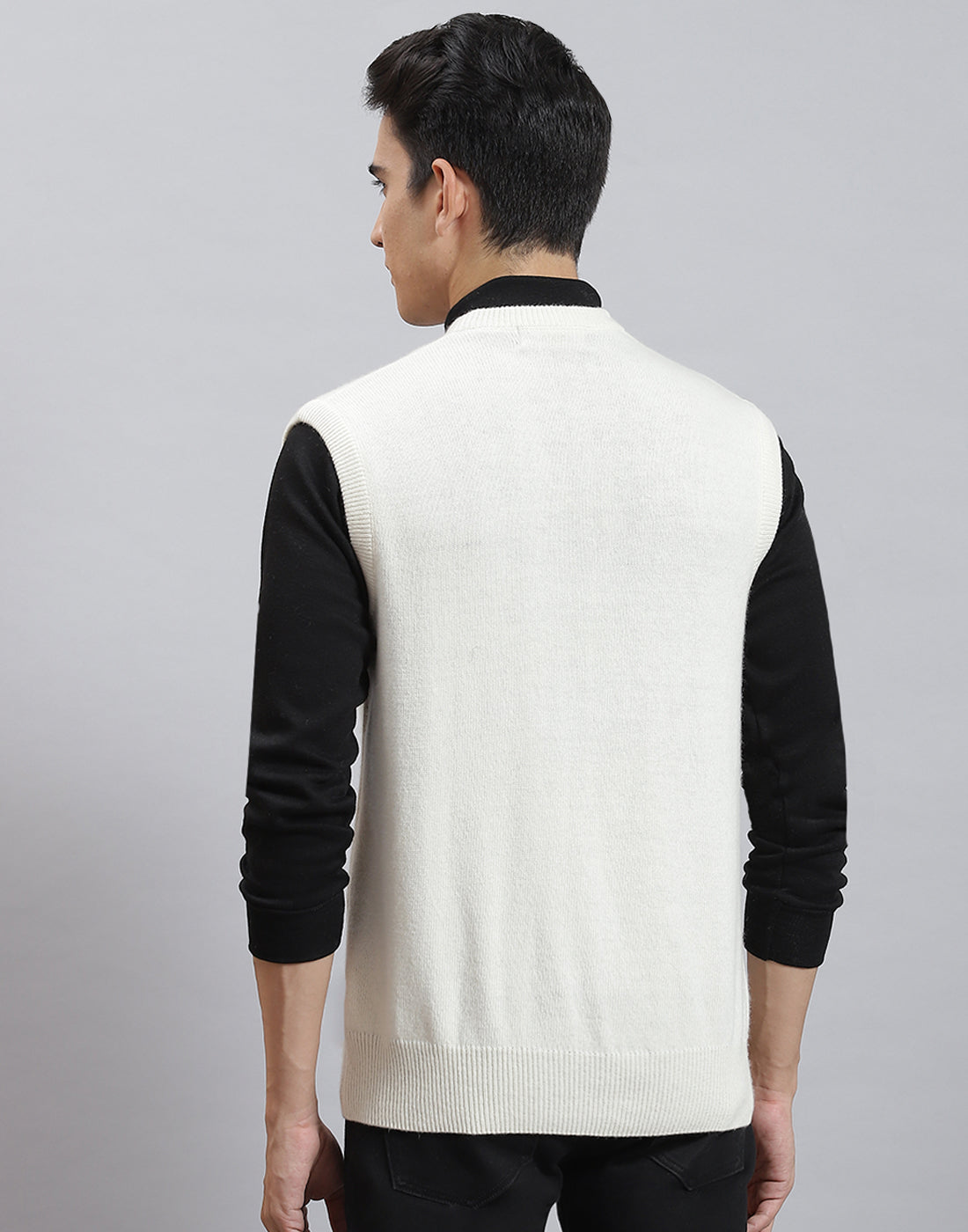Men Off White Solid V Neck Sleeveless Sweater