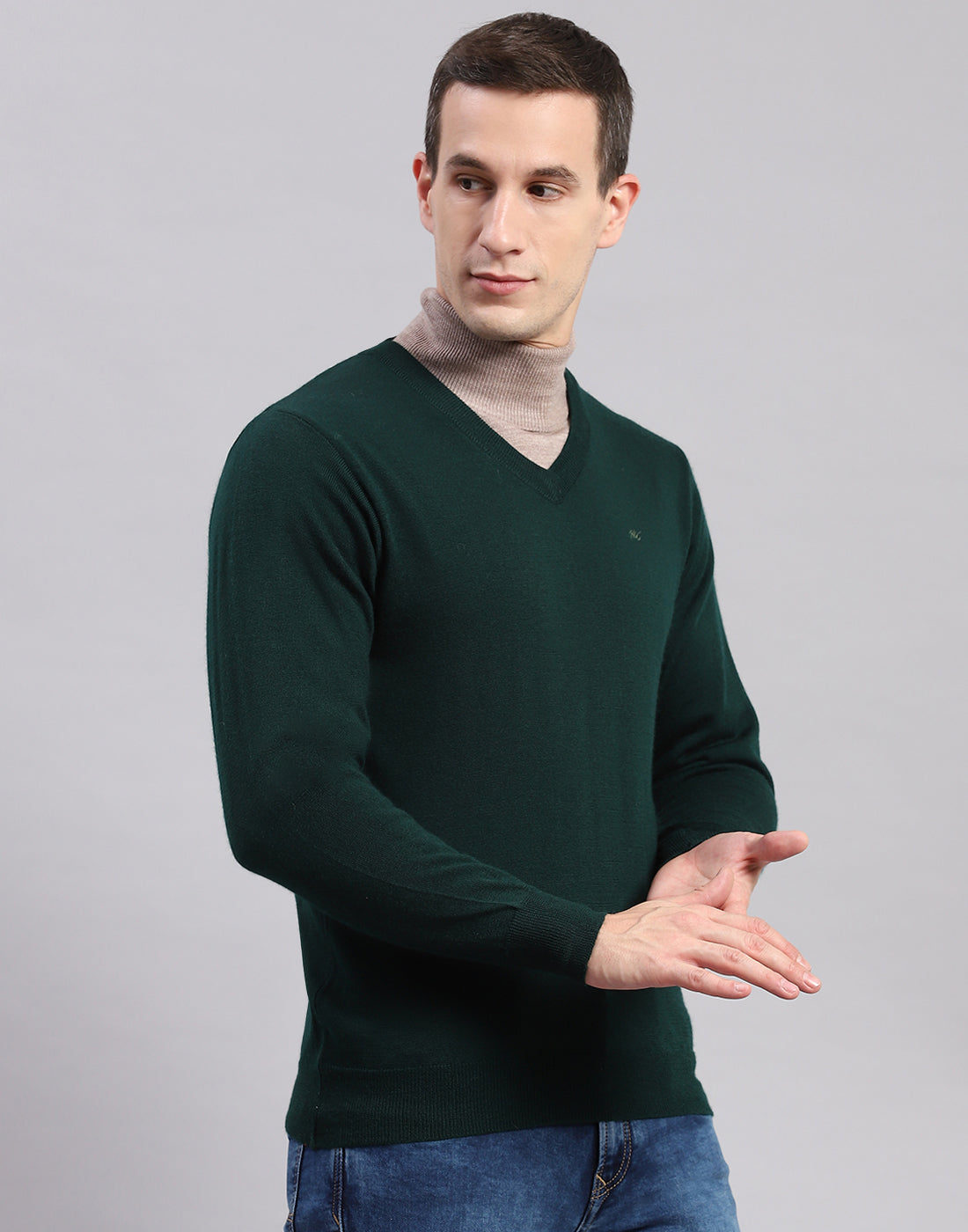 Men Green Solid V Neck Full Sleeve Pullover