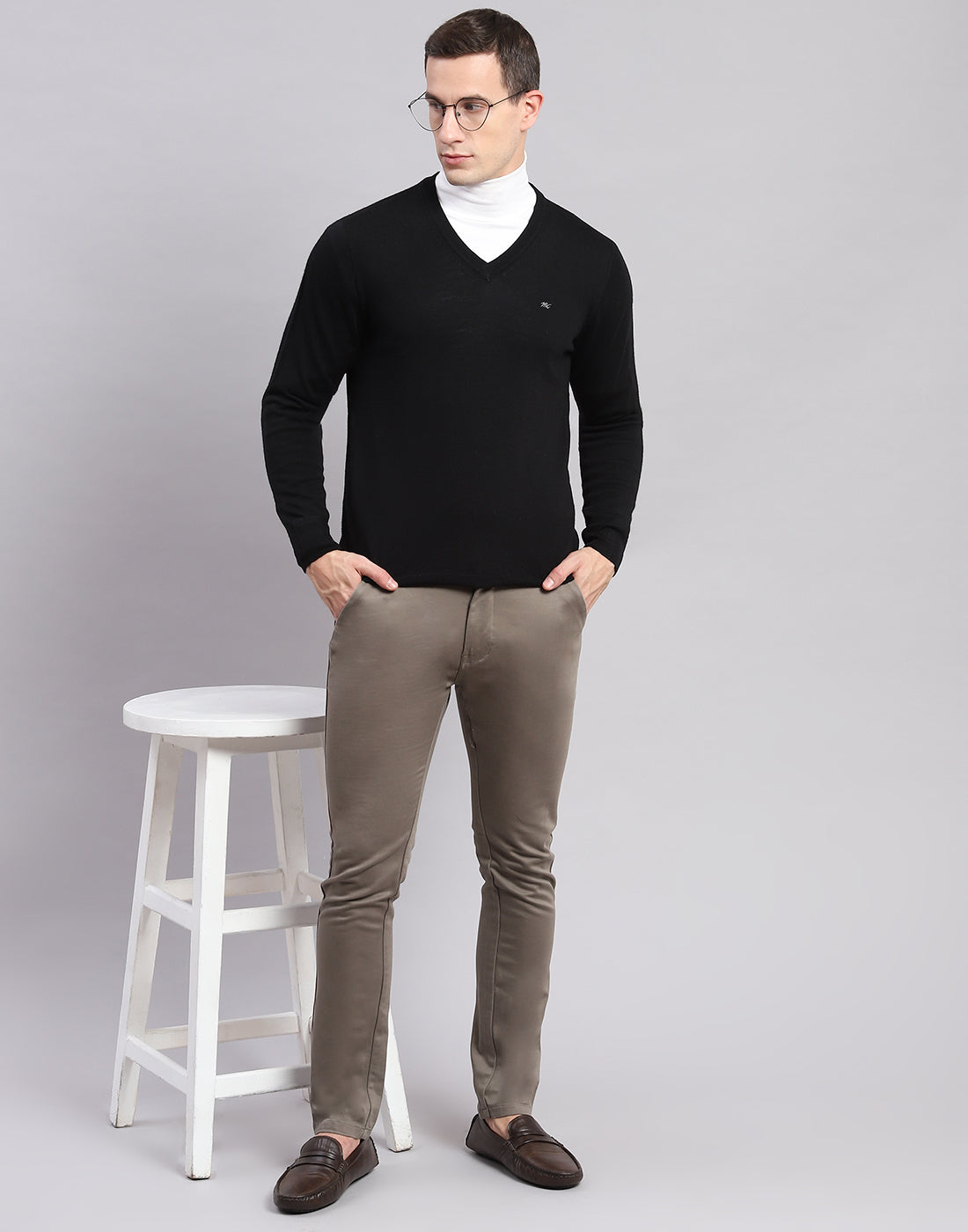 Men Black Solid V Neck Full Sleeve Pullover