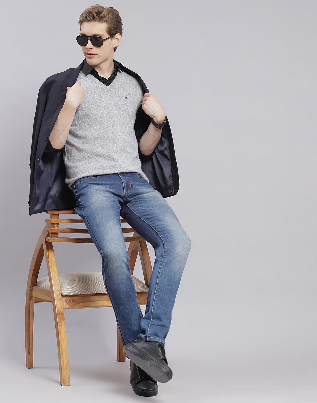 Men Grey Solid V Neck Sleeveless Sweater
