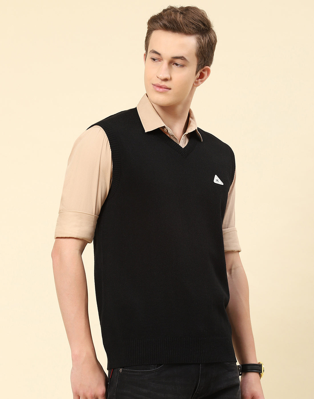 Men Black Solid V Neck Sleeveless Sweater