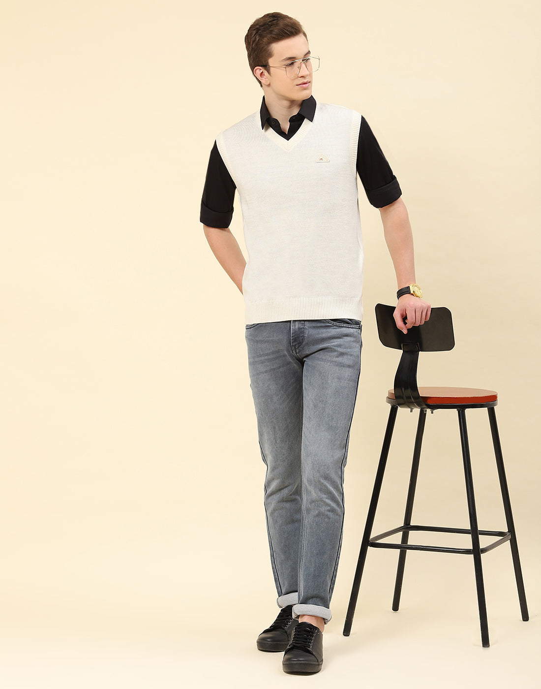 Men Cream Solid V Neck Sleeveless Sweater