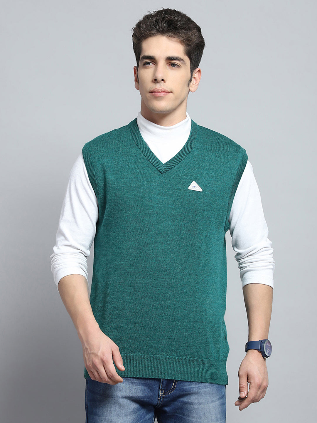 Men Green Solid V Neck Sleeveless Sweater