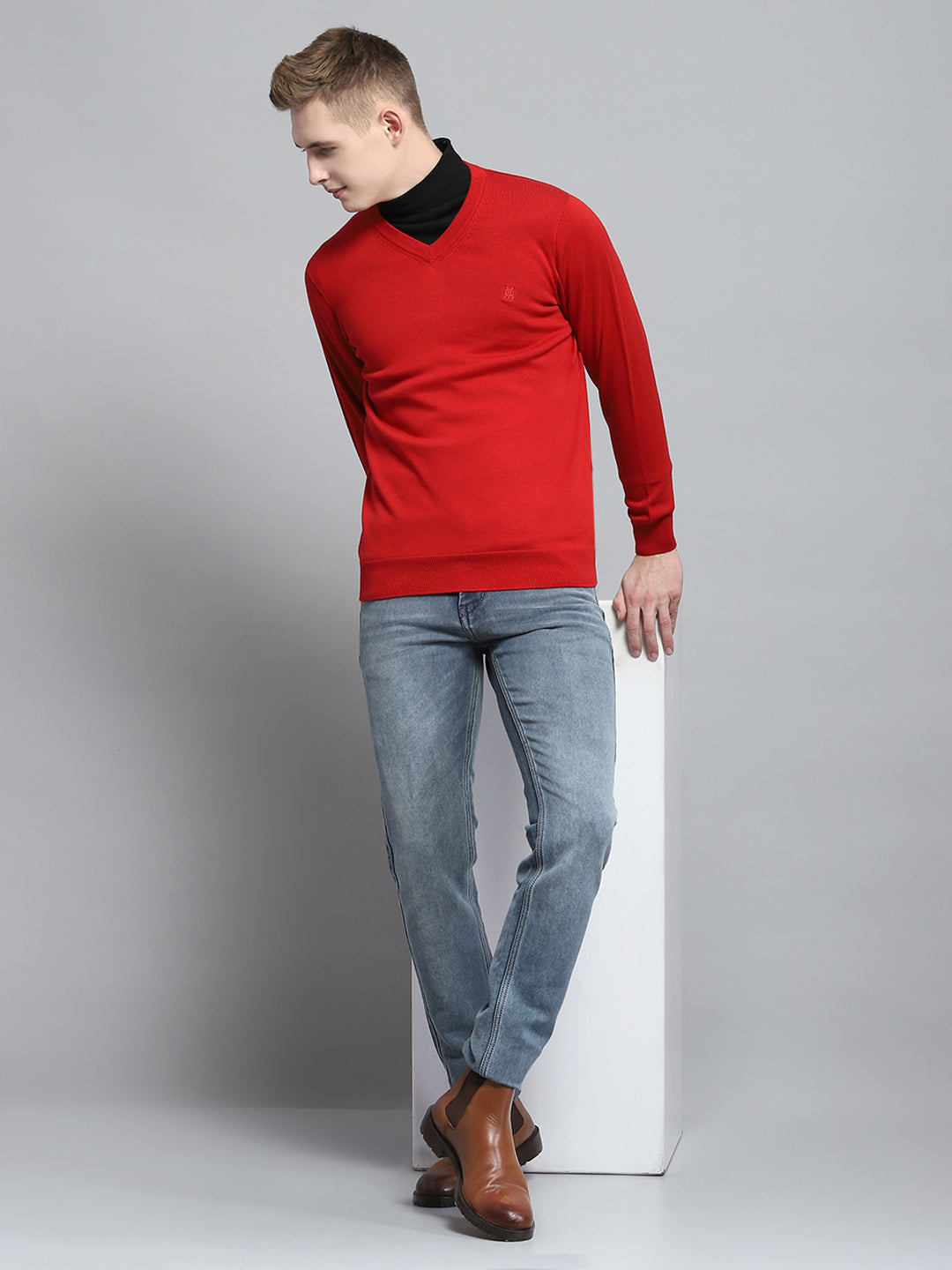 Men Red Solid V Neck Full Sleeve Pullover
