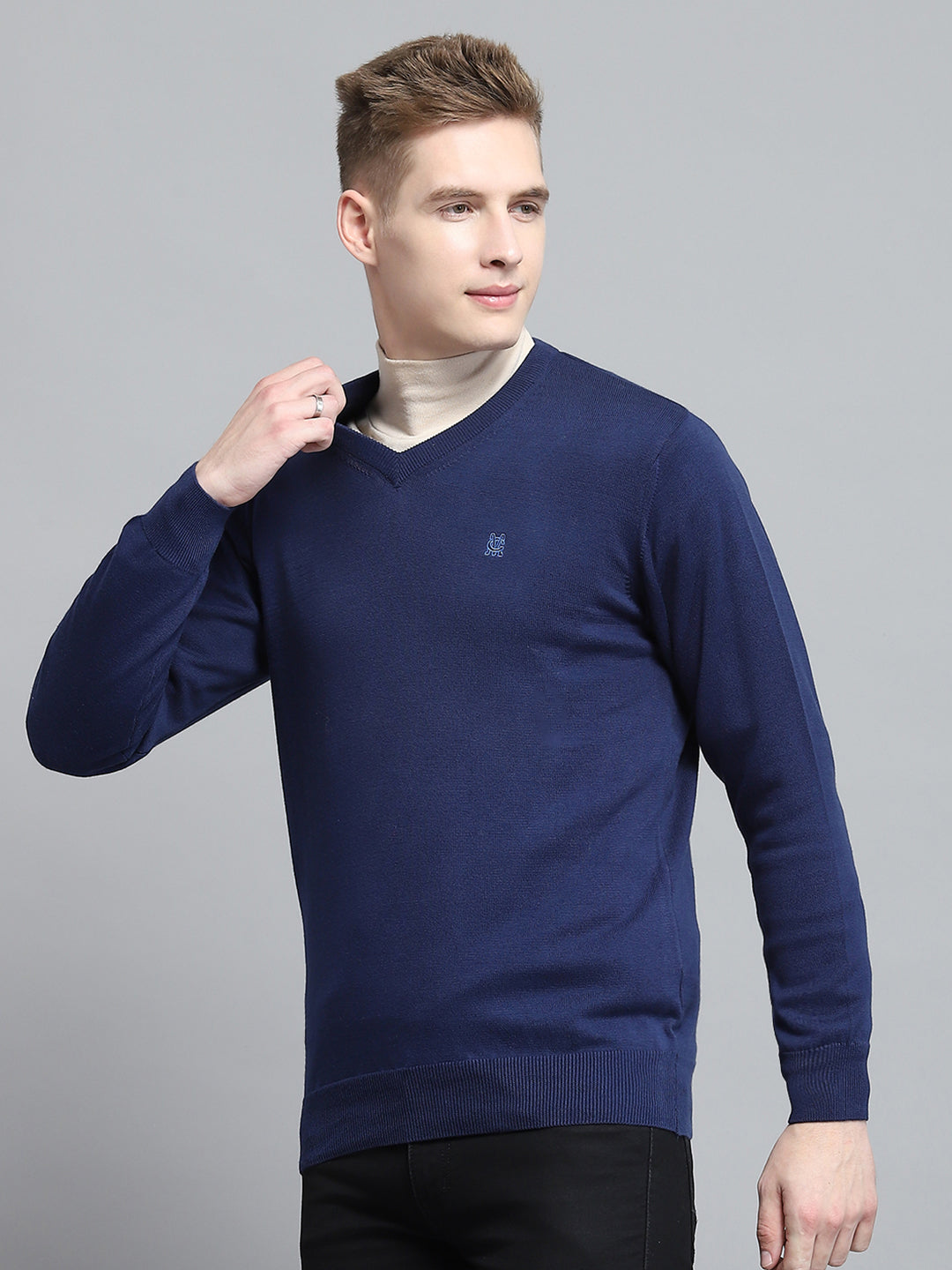 Men Blue Solid V Neck Full Sleeve Pullover