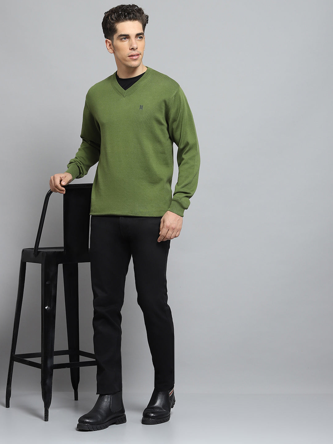 Men Green Solid V Neck Full Sleeve Pullover