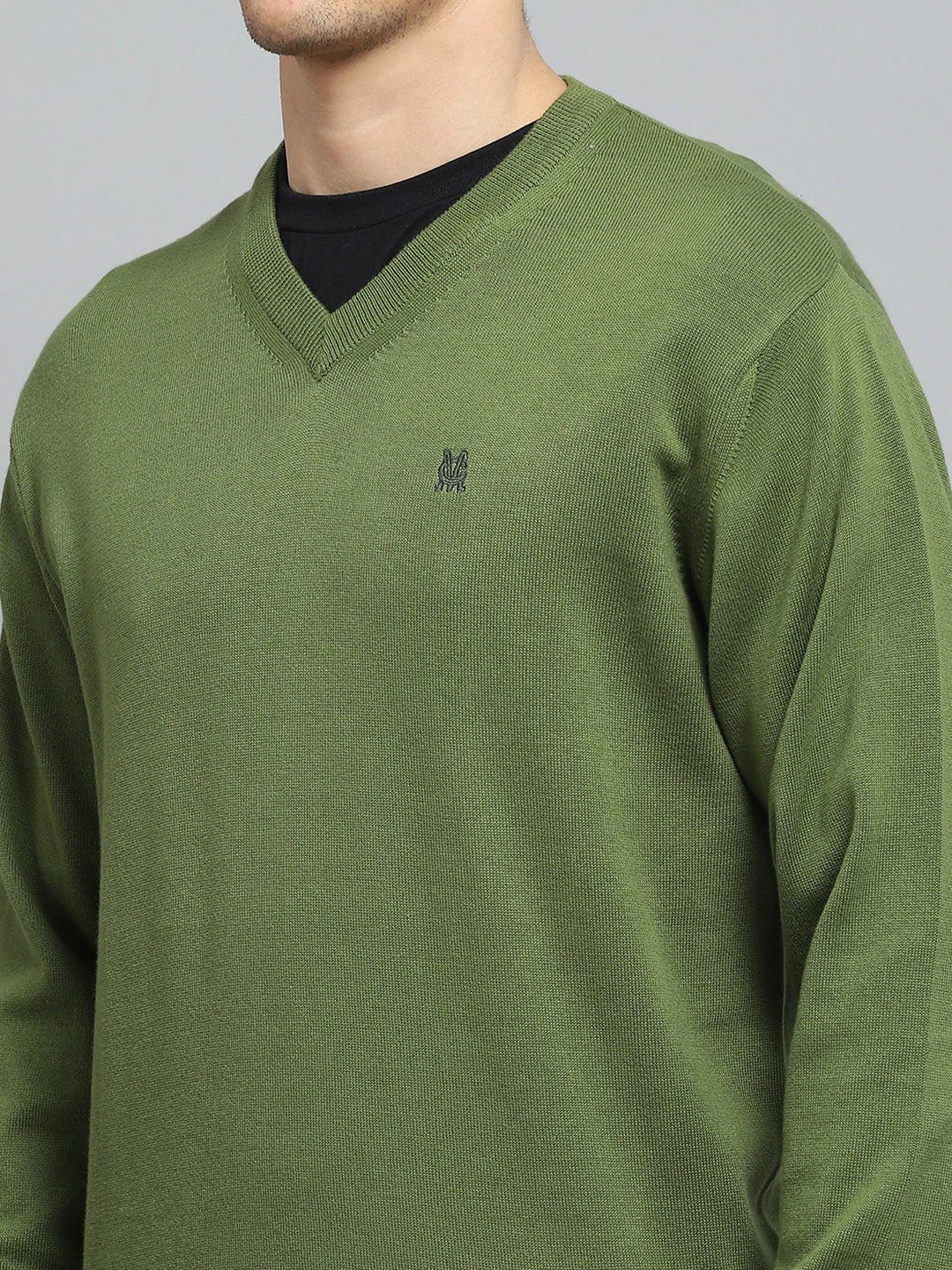 Men Green Solid V Neck Full Sleeve Pullover