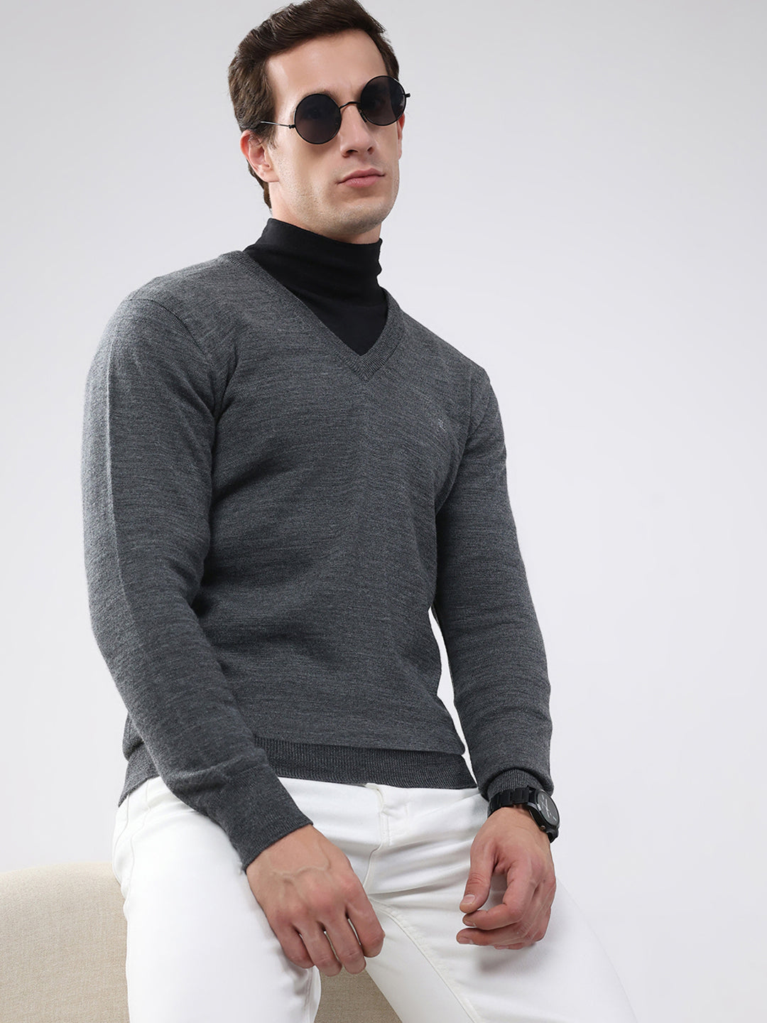 Luxuria Men Grey Solid V Neck Full Sleeve Pullover