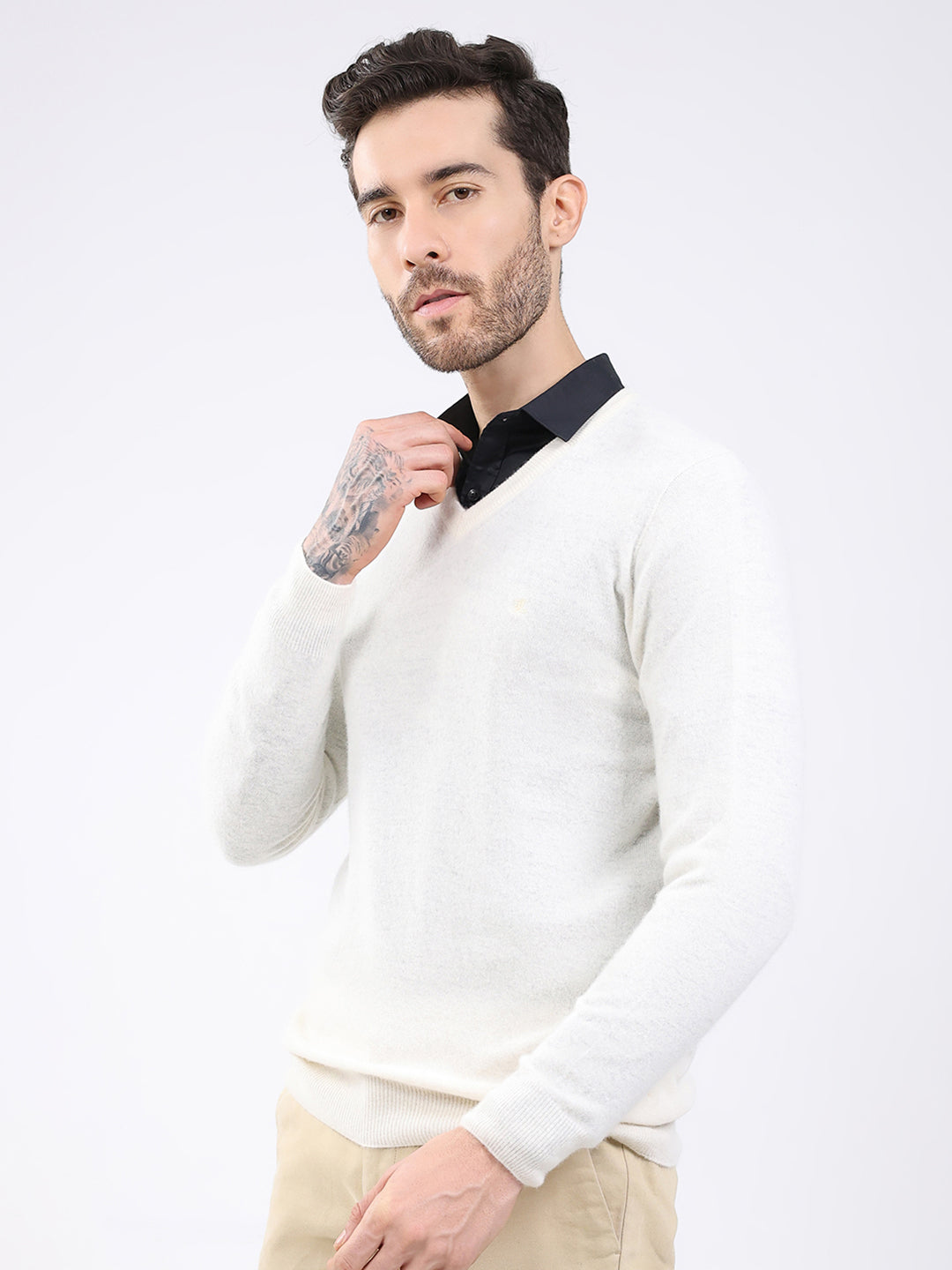Luxuria Men White Solid V Neck Full Sleeve Pullover