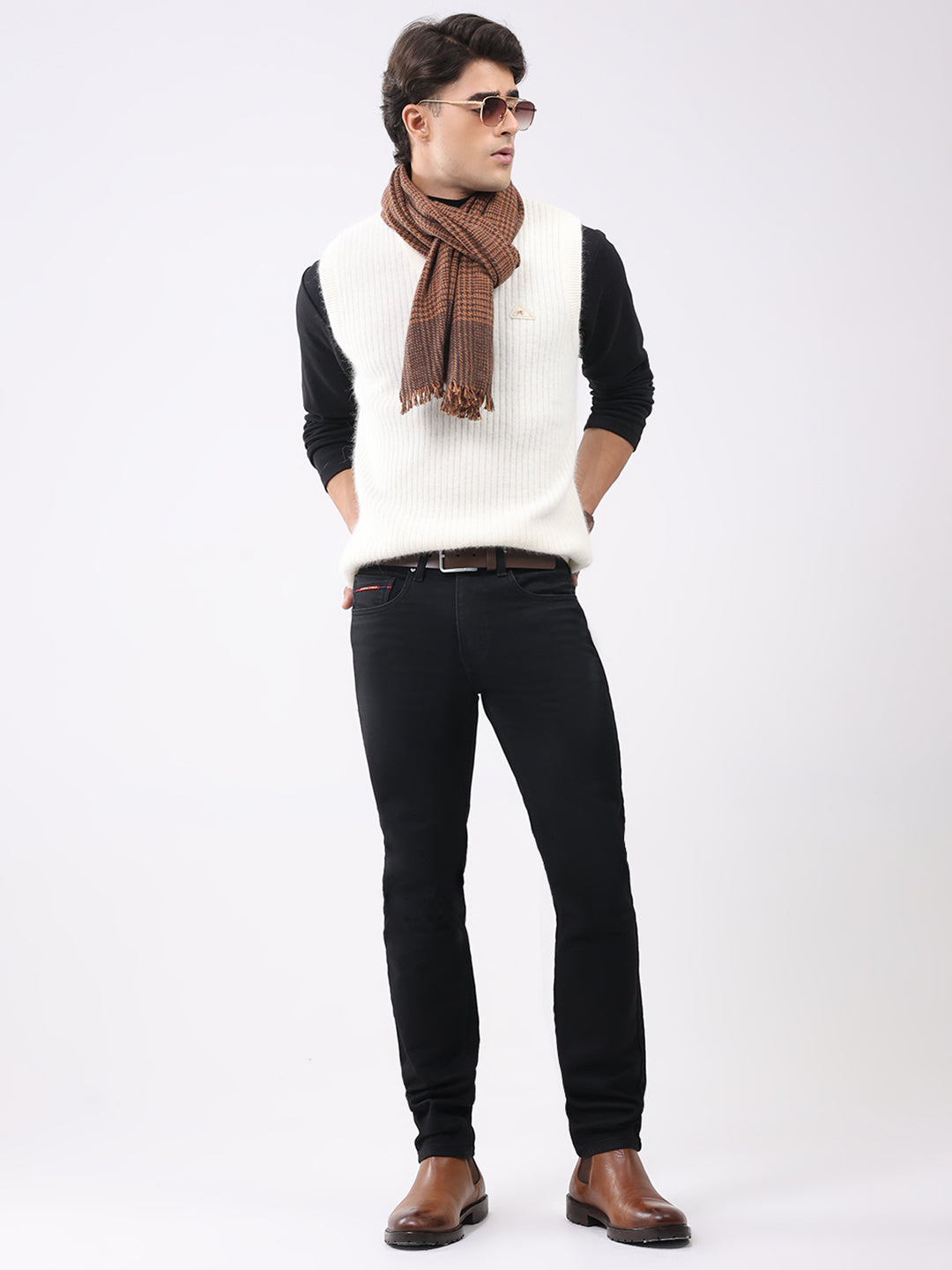 Men White Solid V Neck Sleeveless Sweater