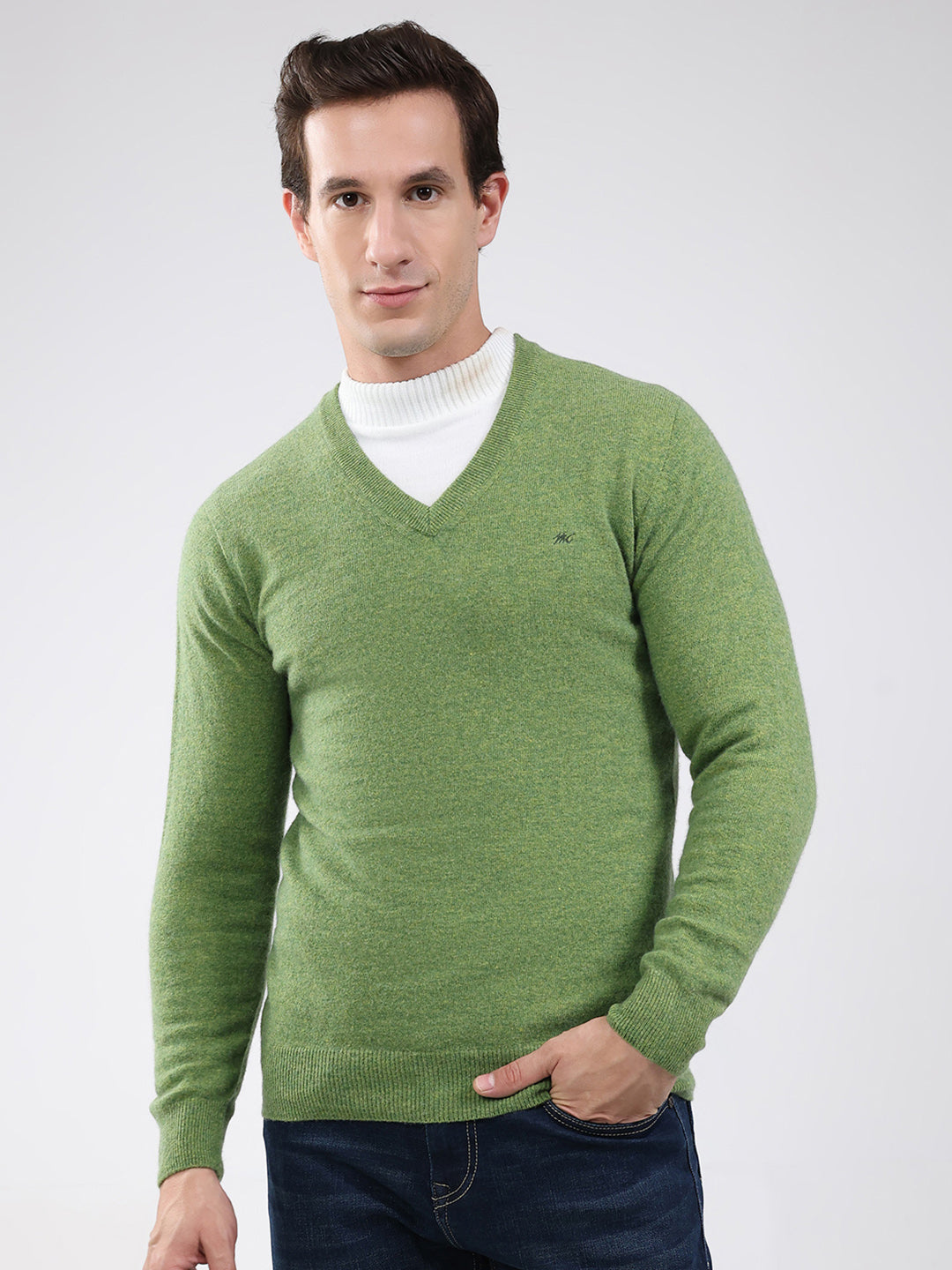 Men Green Solid V Neck Full Sleeve Pullover