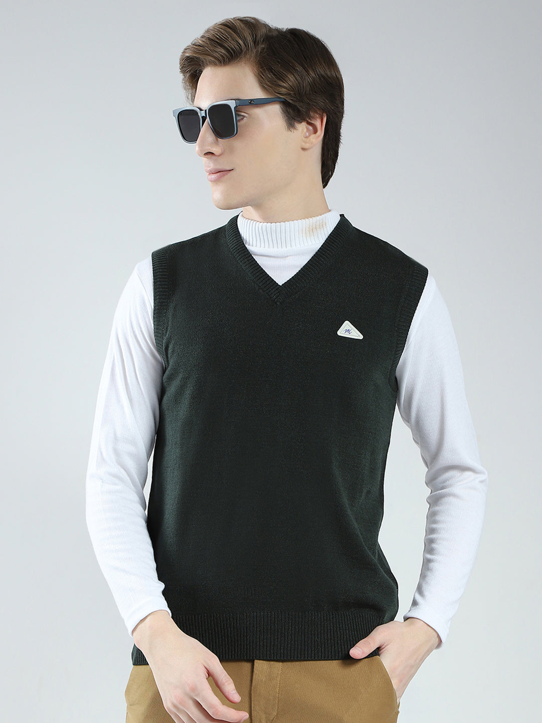 Men Olive Solid V Neck Sleeveless Sweater