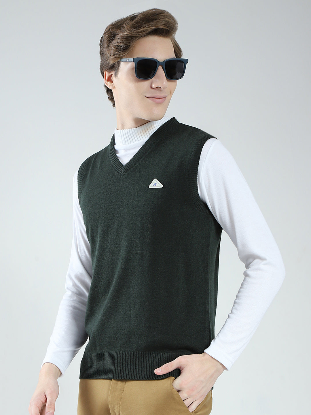 Men Olive Solid V Neck Sleeveless Sweater