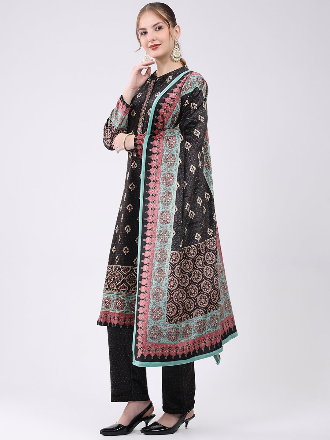Women Black Printed Round Neck Full Sleeve Kurti Set for Winter