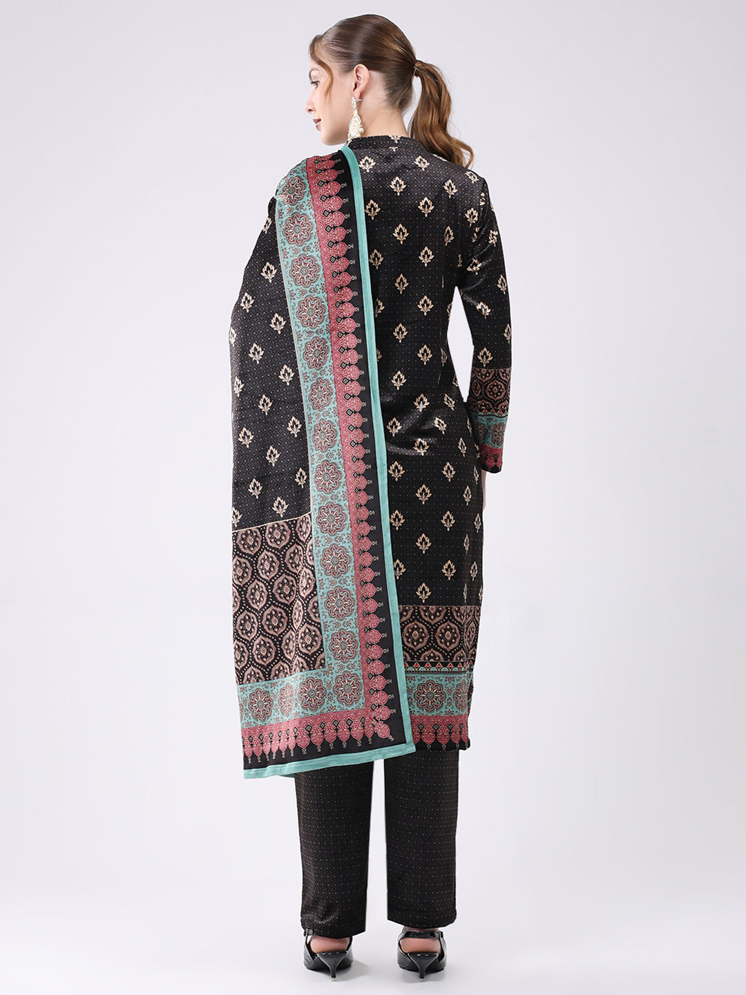 Women Black Printed Round Neck Full Sleeve Kurti Set for Winter
