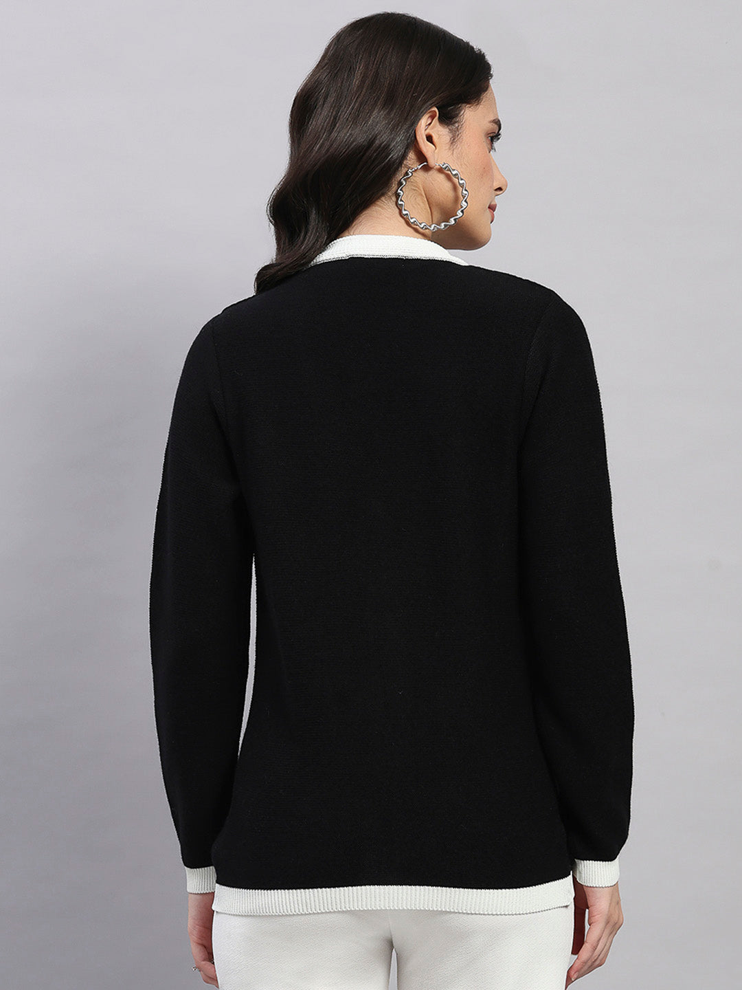 Women Black Self Design V Neck Full Sleeve Cardigan