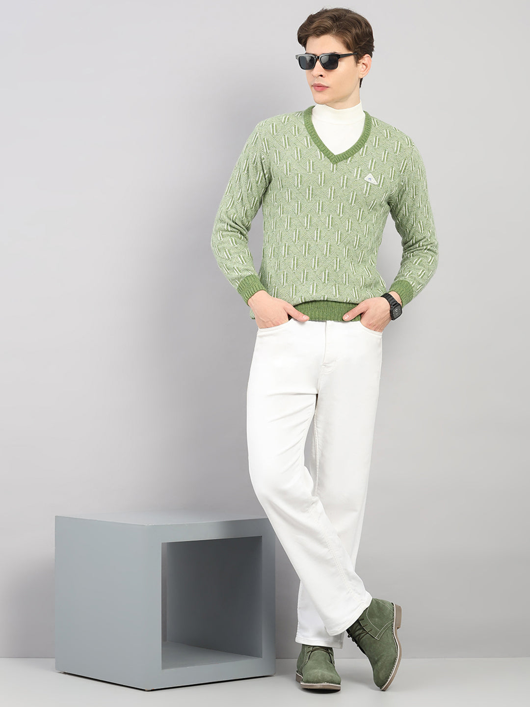 Men Green Self Design V Neck Full Sleeve Pullover