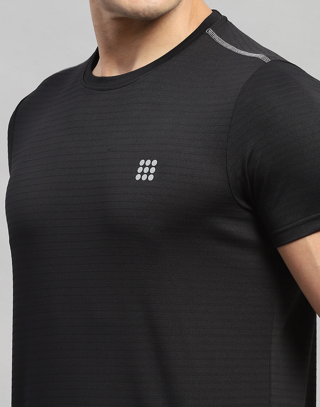 Men Black Solid Round Neck Half Sleeve T-Shirt