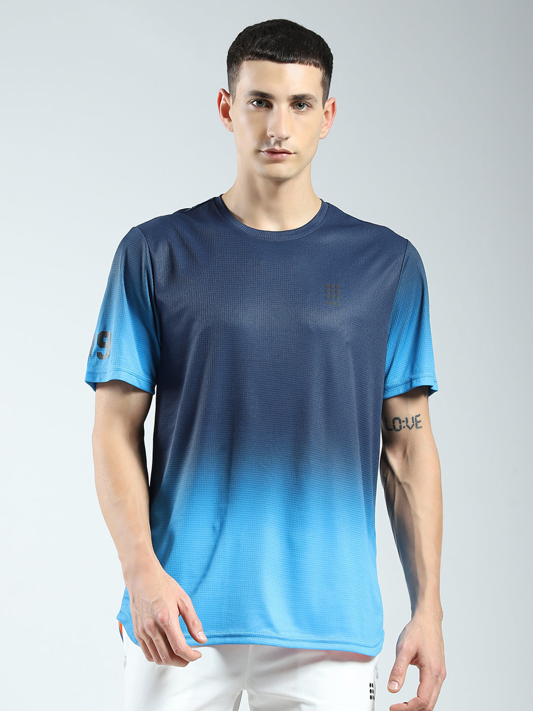 Men Blue Solid Round Neck Half Sleeve T-Shirt