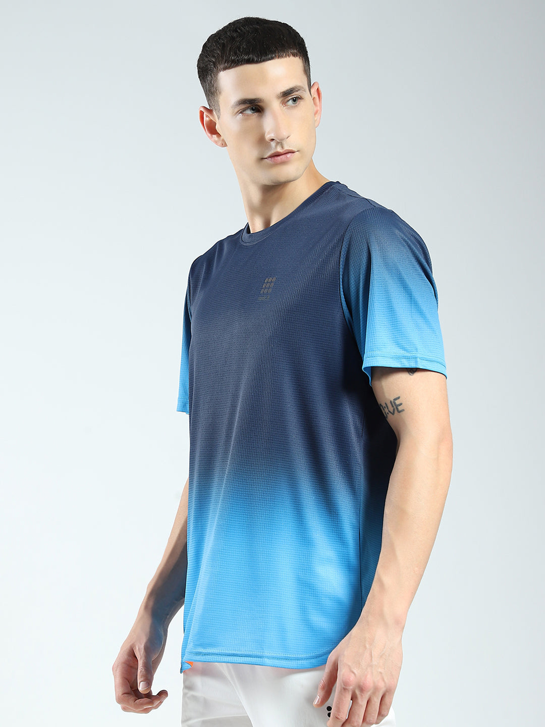 Men Blue Solid Round Neck Half Sleeve T-Shirt