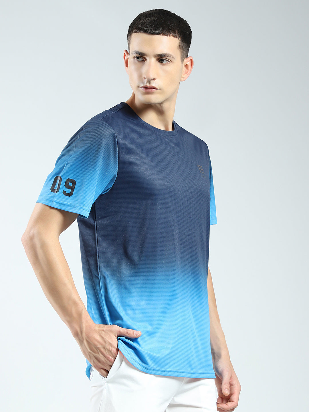 Men Blue Solid Round Neck Half Sleeve T-Shirt