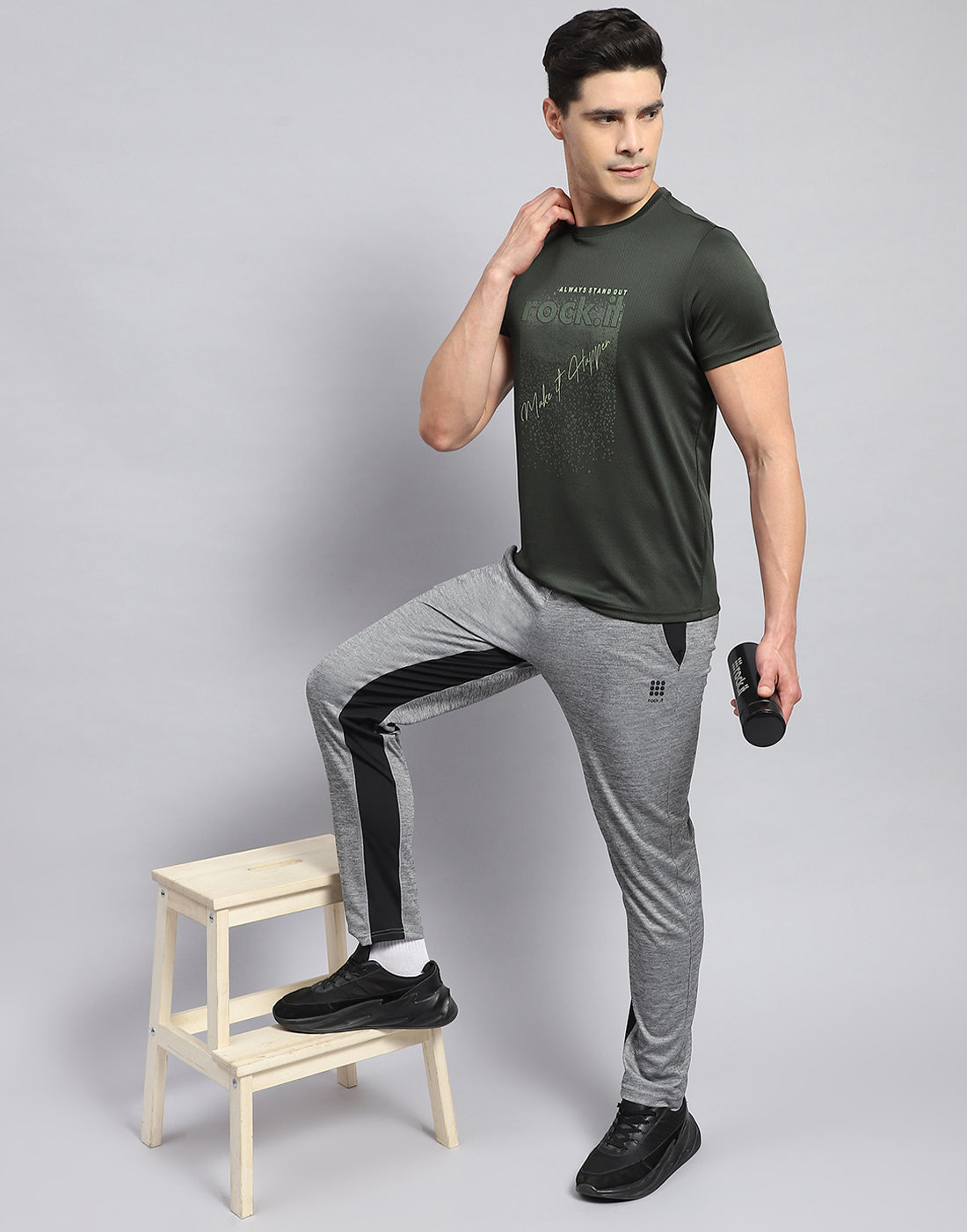 Rock.it Men Olive Self Design Round Neck Half Sleeve T-Shirt