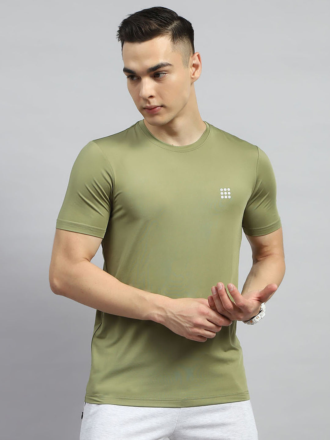 Men Olive Solid Round Neck Half Sleeve T-Shirt