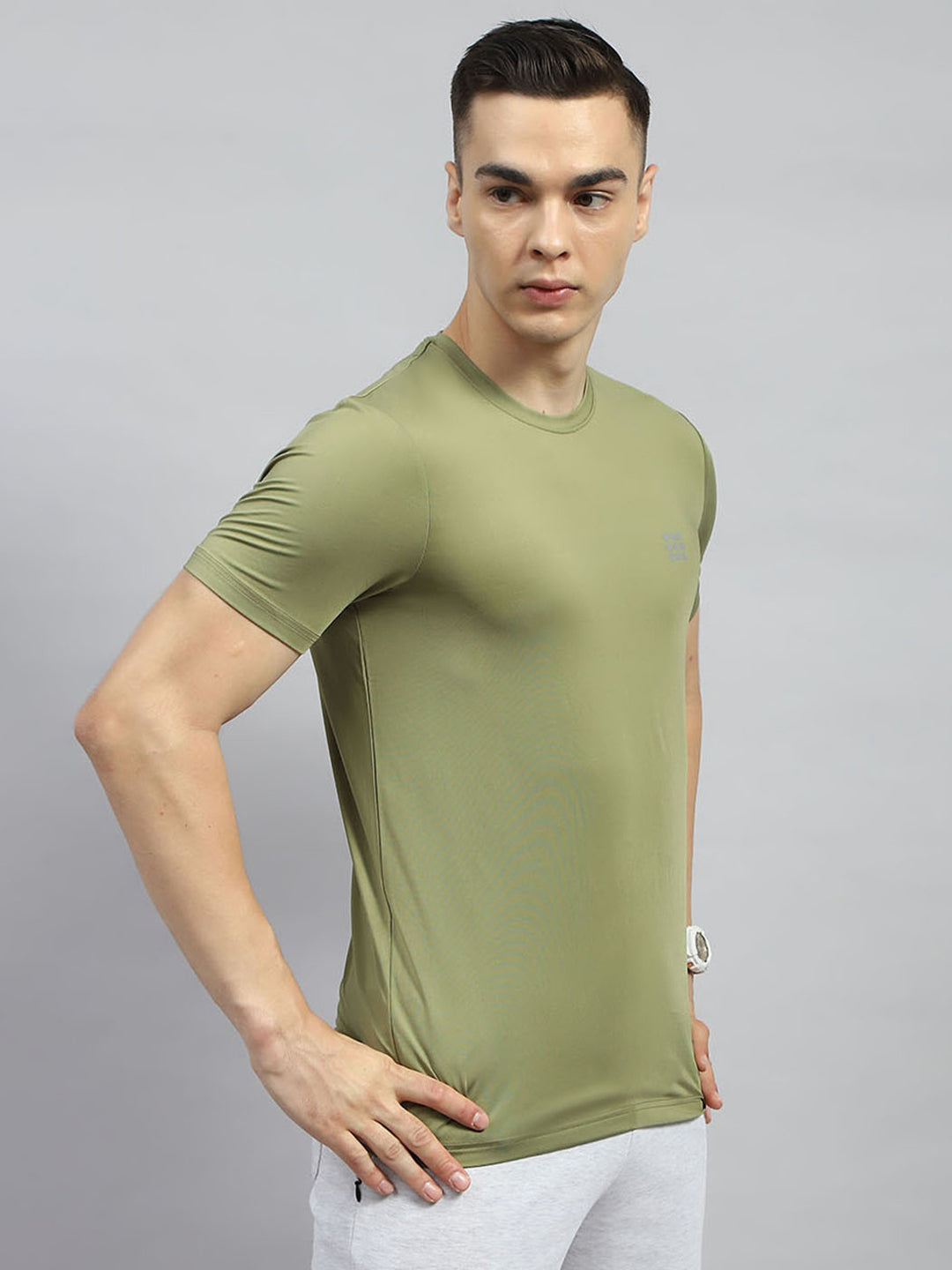Men Olive Solid Round Neck Half Sleeve T-Shirt