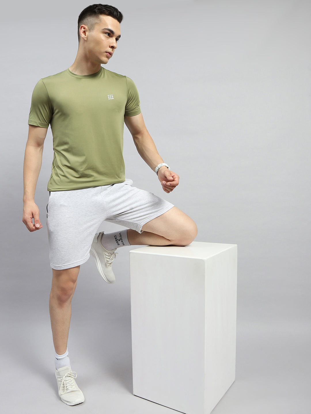 Men Olive Solid Round Neck Half Sleeve T-Shirt