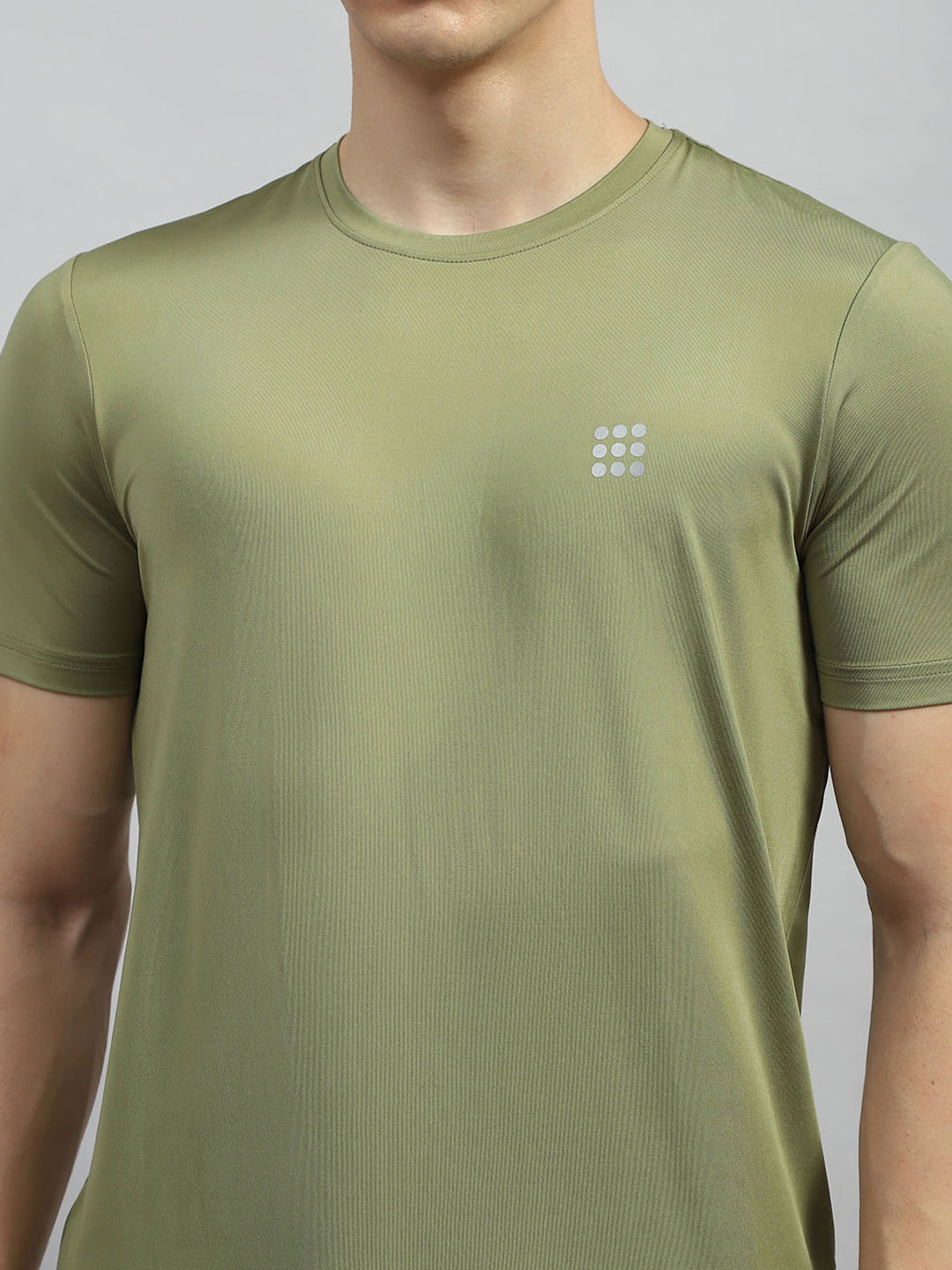 Men Olive Solid Round Neck Half Sleeve T-Shirt