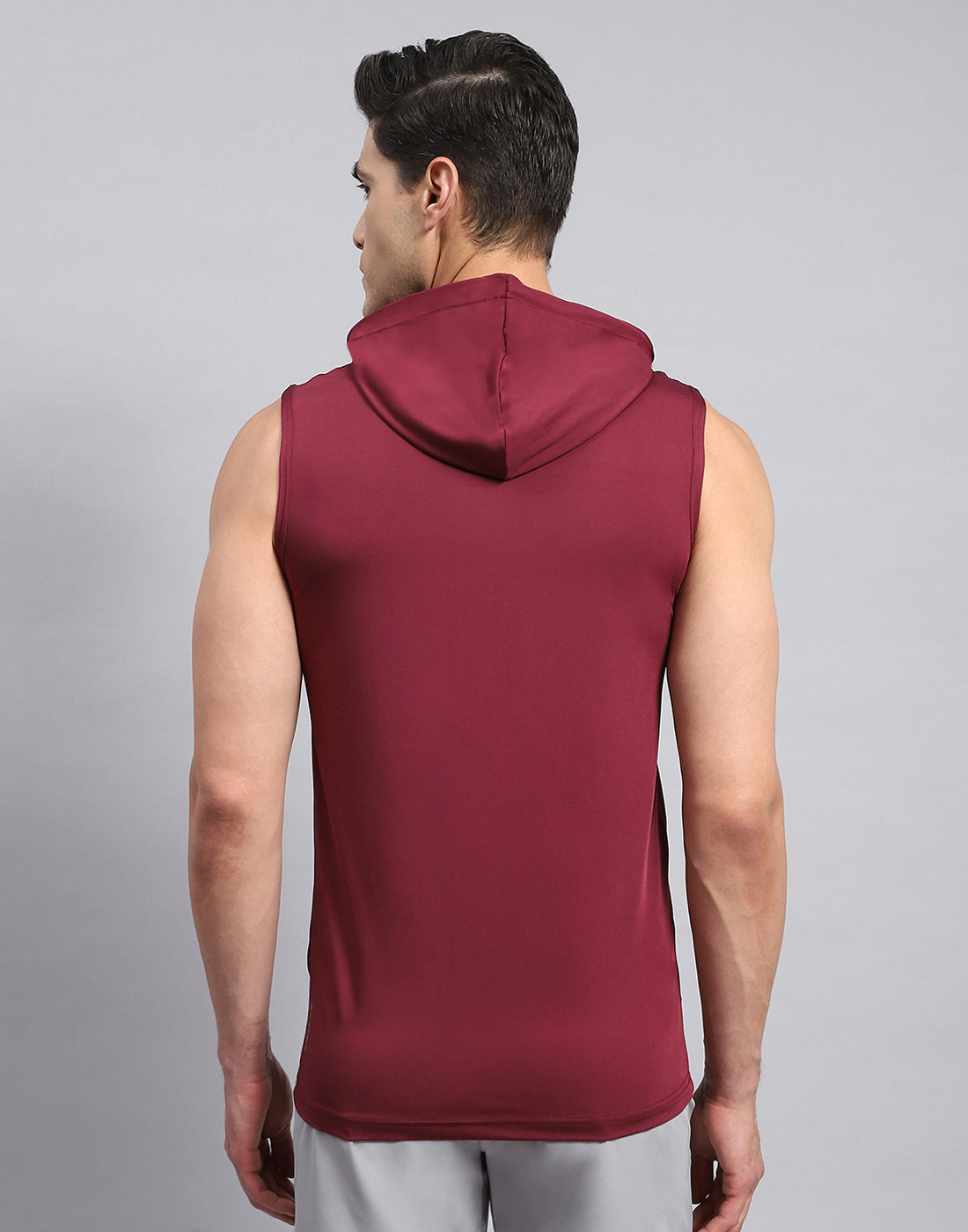 Men Maroon Solid Round Neck Sleeveless T-Shirt