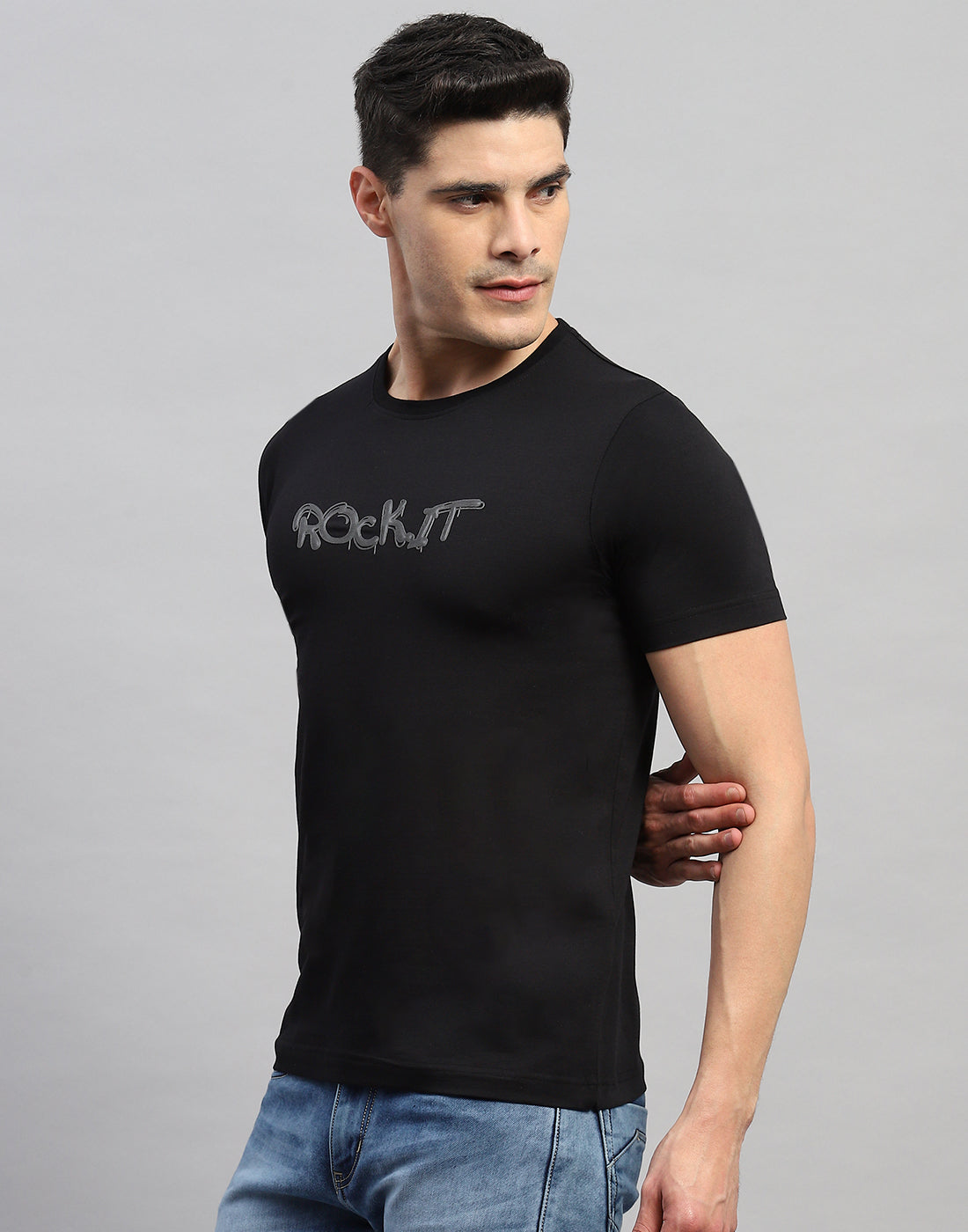 Men Black Solid Round Neck Half Sleeve T-Shirt