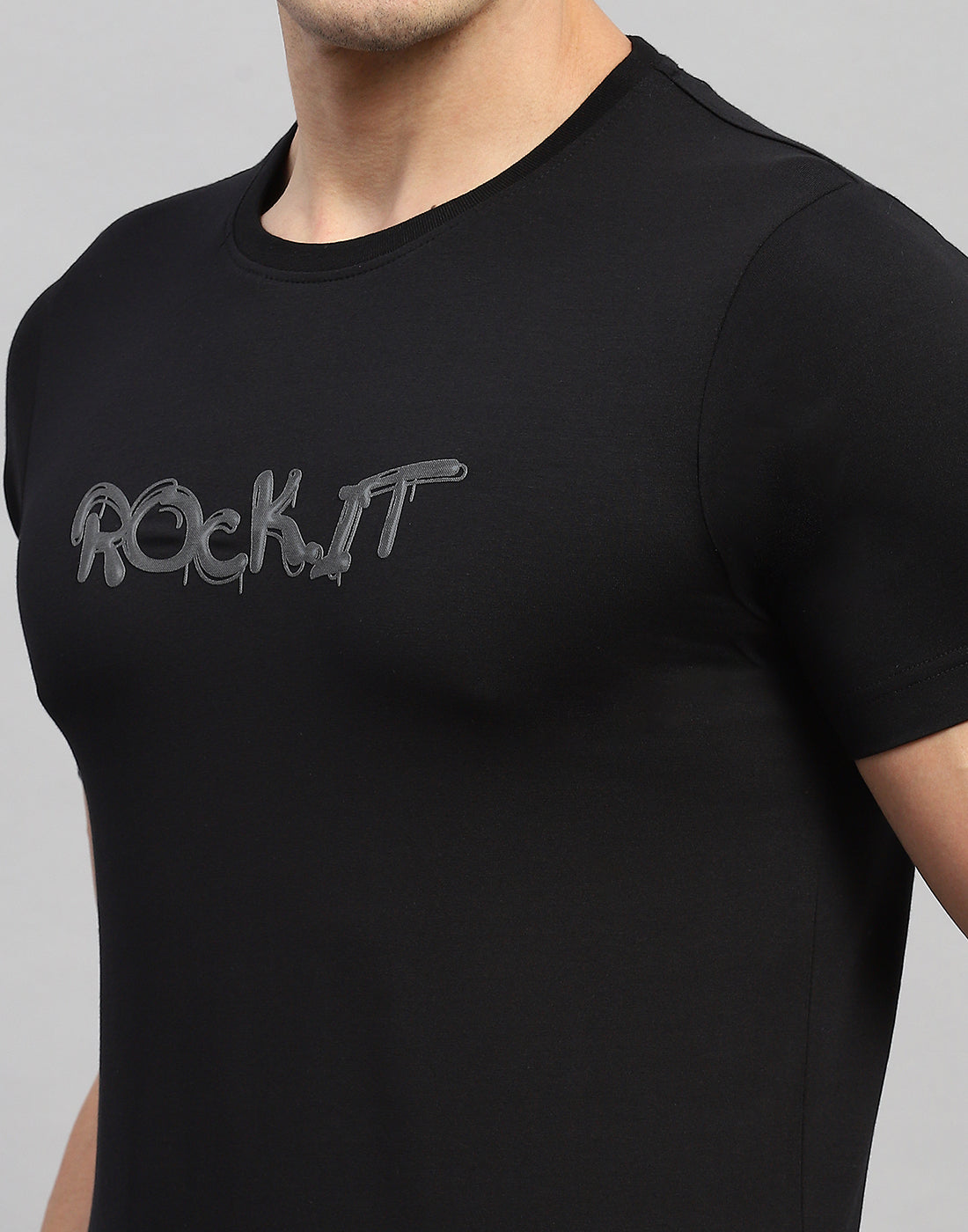 Men Black Solid Round Neck Half Sleeve T-Shirt