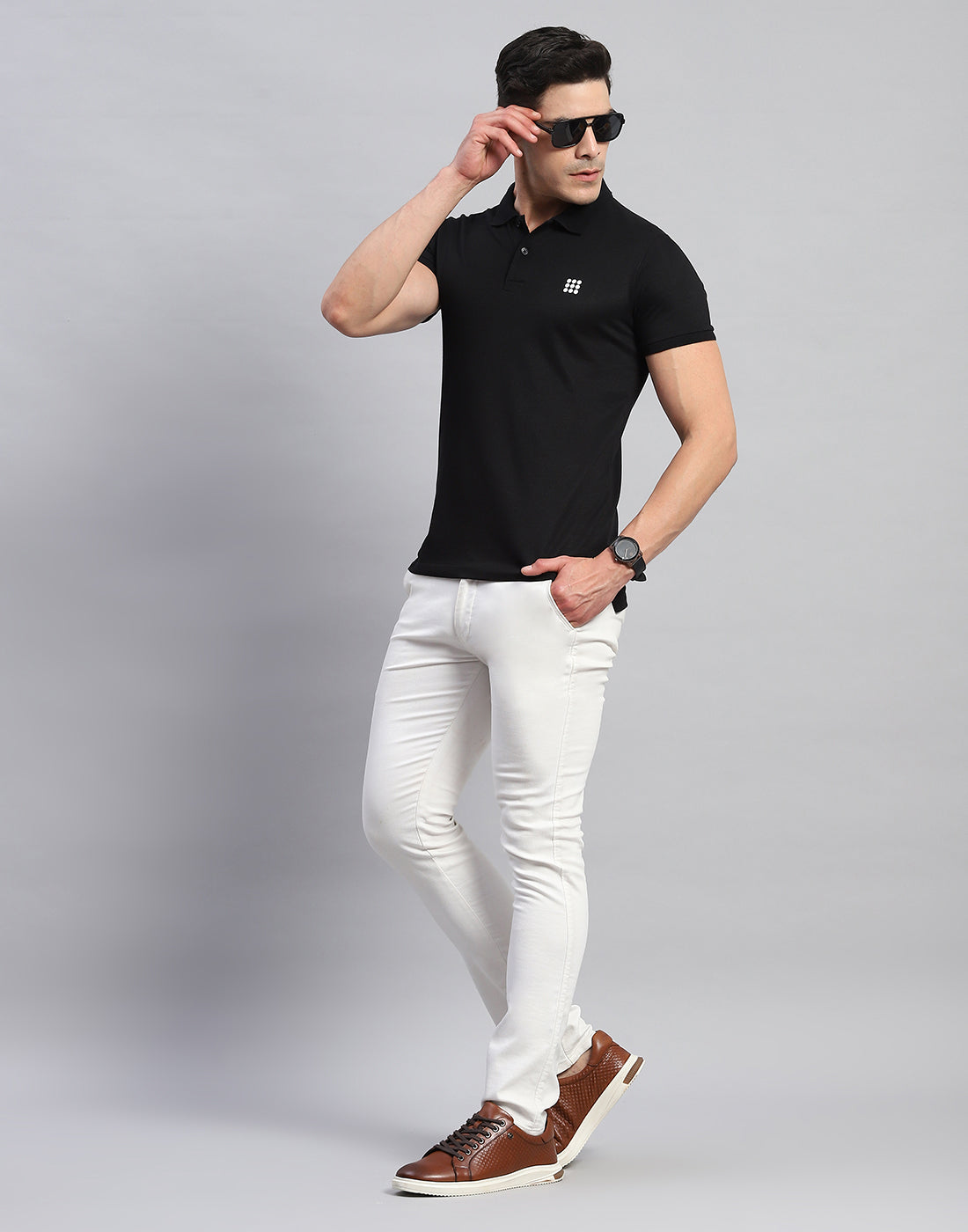 Men Black Solid Collar Half Sleeve T-Shirt