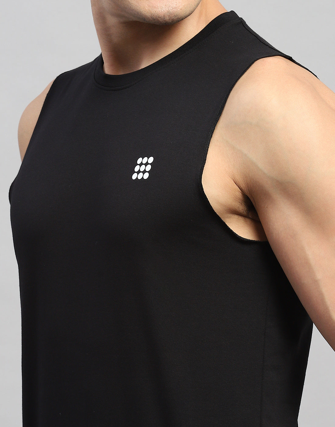 Men Black Solid Round Neck Sleeveless T-Shirt