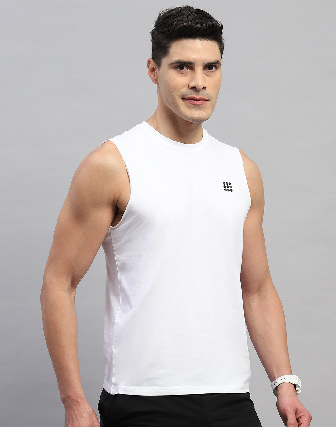 Men White Solid Round Neck Sleeveless T-Shirt