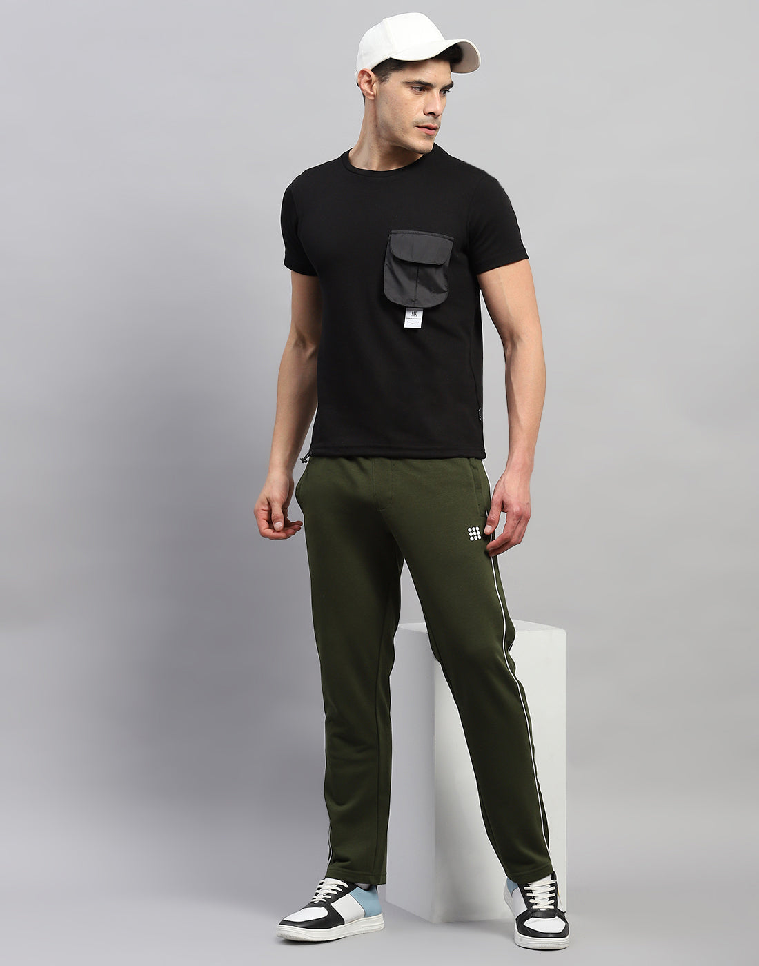 Men Olive Solid Regular Fit Lower