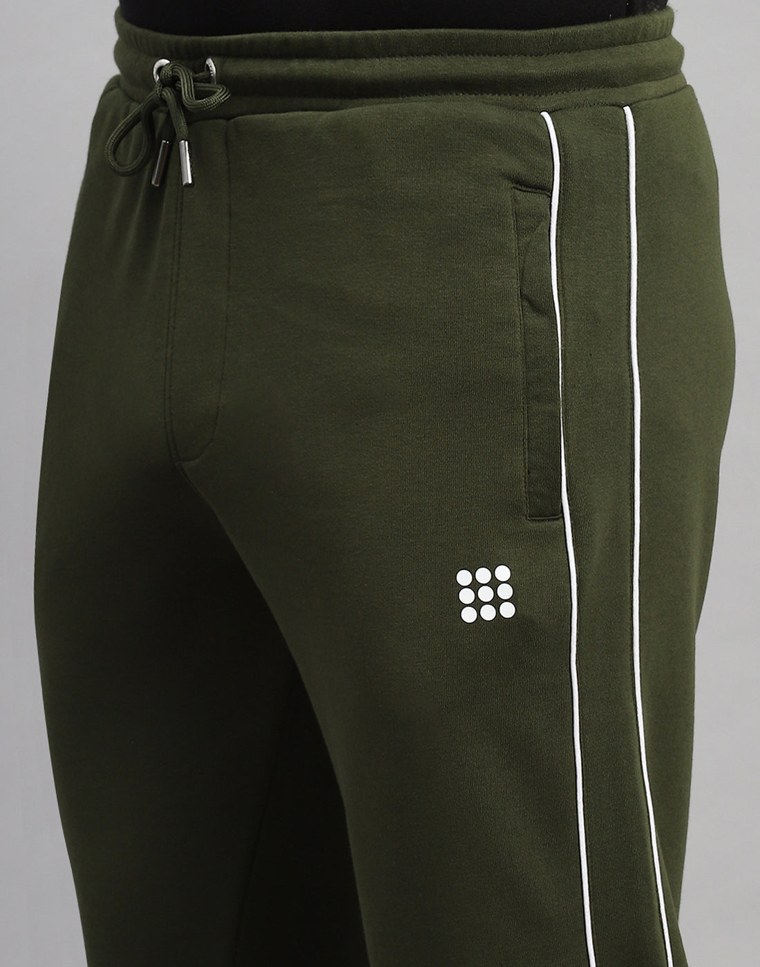 Men Olive Solid Regular Fit Lower