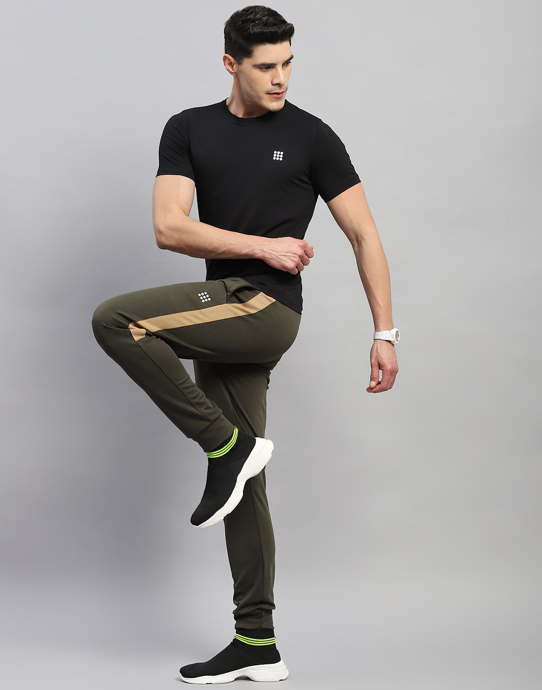 Men Olive Solid Regular Fit Jogger