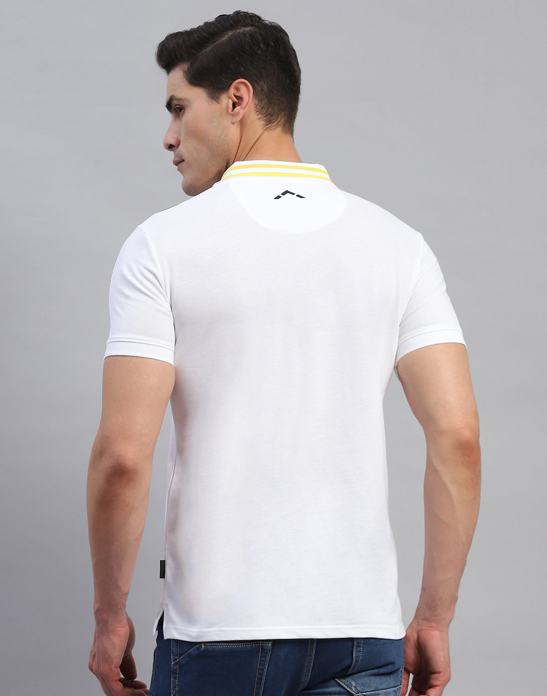 Men White Solid Collar Half Sleeve T-Shirt