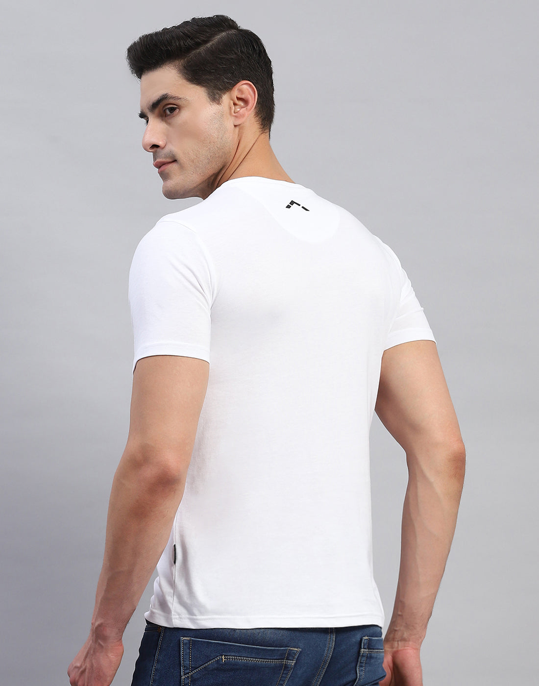 Rock.it Men White Stripe Round Neck Half Sleeve T-Shirt