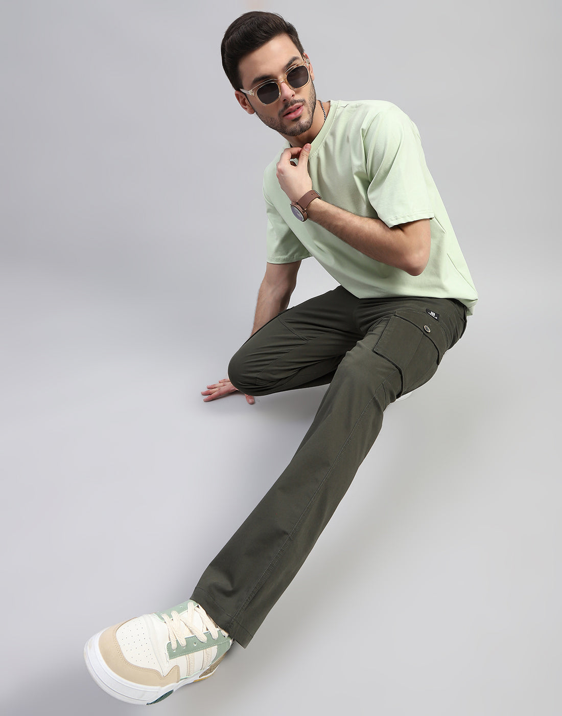 Men Olive Solid Regular Fit Cargo