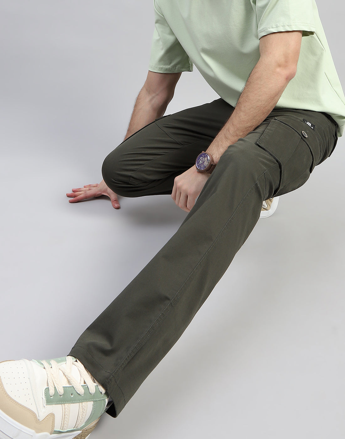 Men Olive Solid Regular Fit Cargo