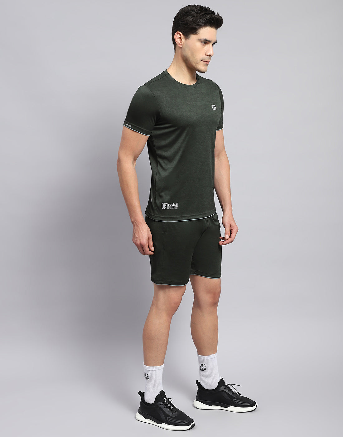 Rock.it Men Olive Solid Round Neck Half Sleeve Short