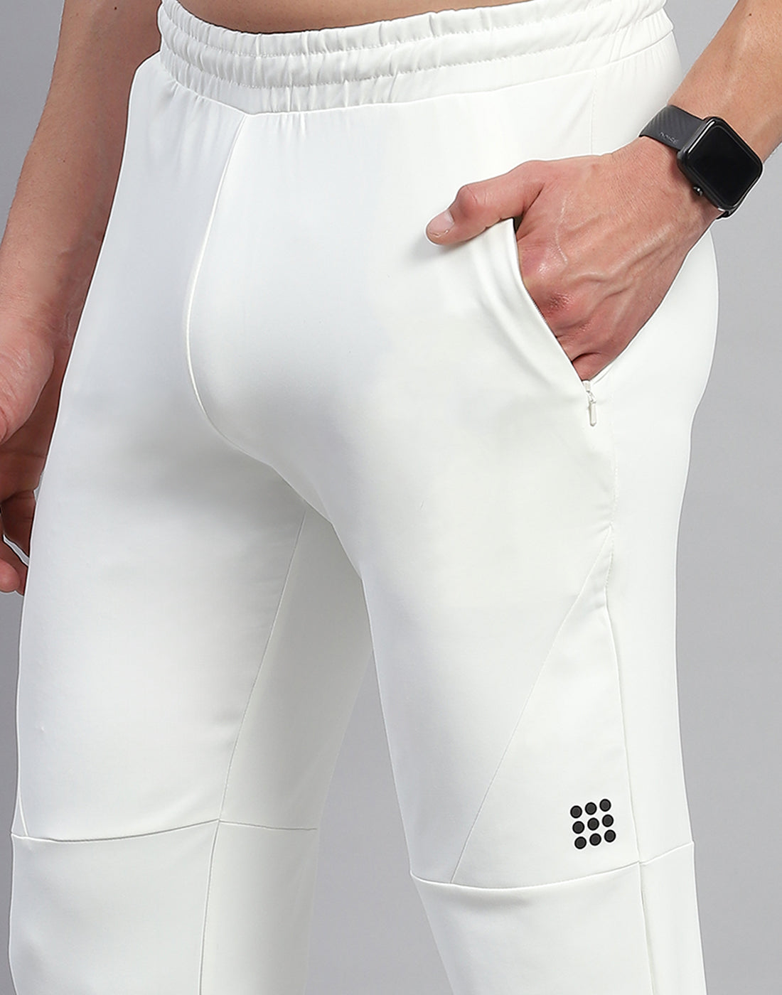 Men Cream Solid Round Neck Full Sleeve Tracksuit
