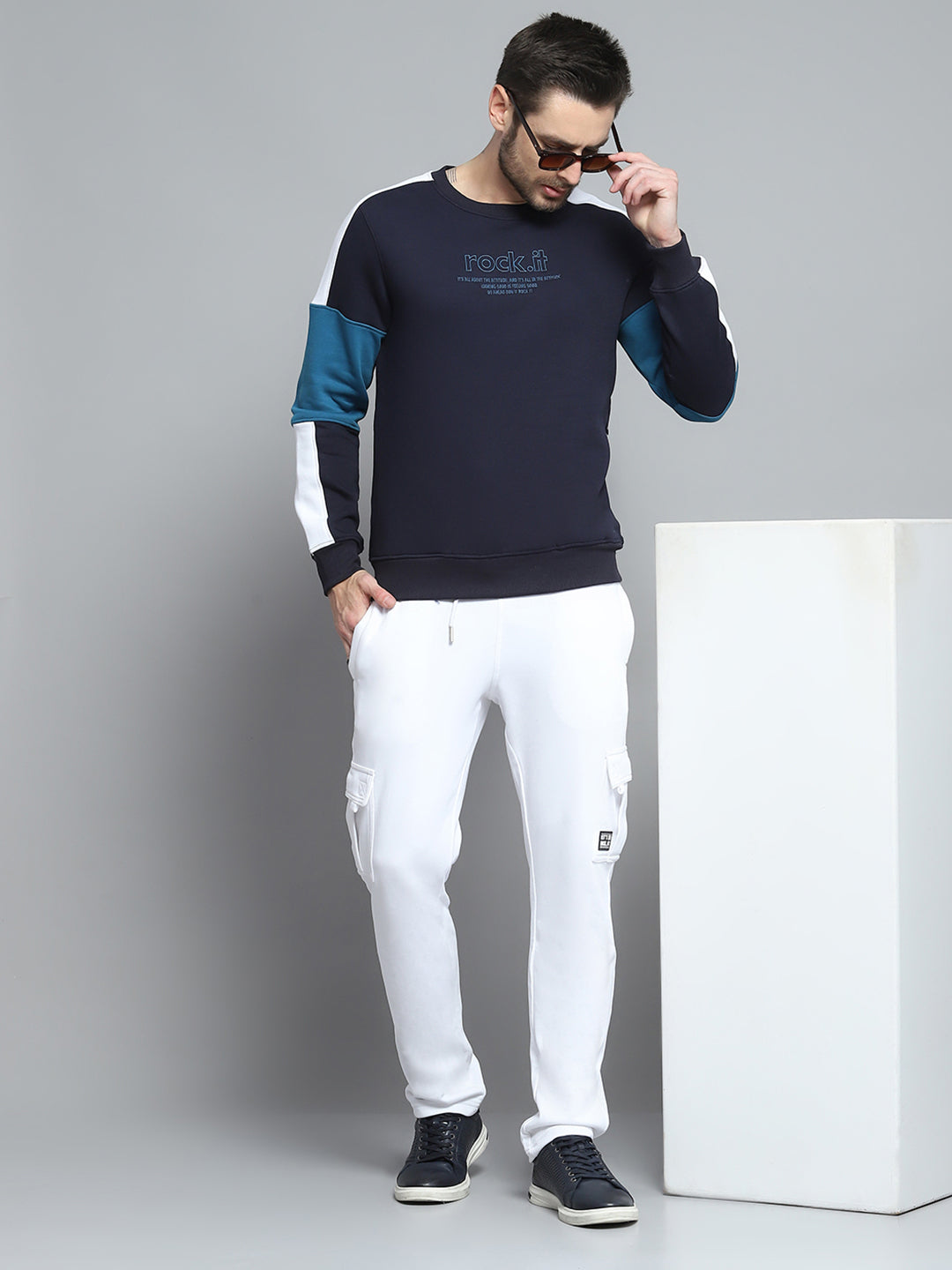 Men Navy Blue Printed Round Neck Full Sleeve Sweatshirt