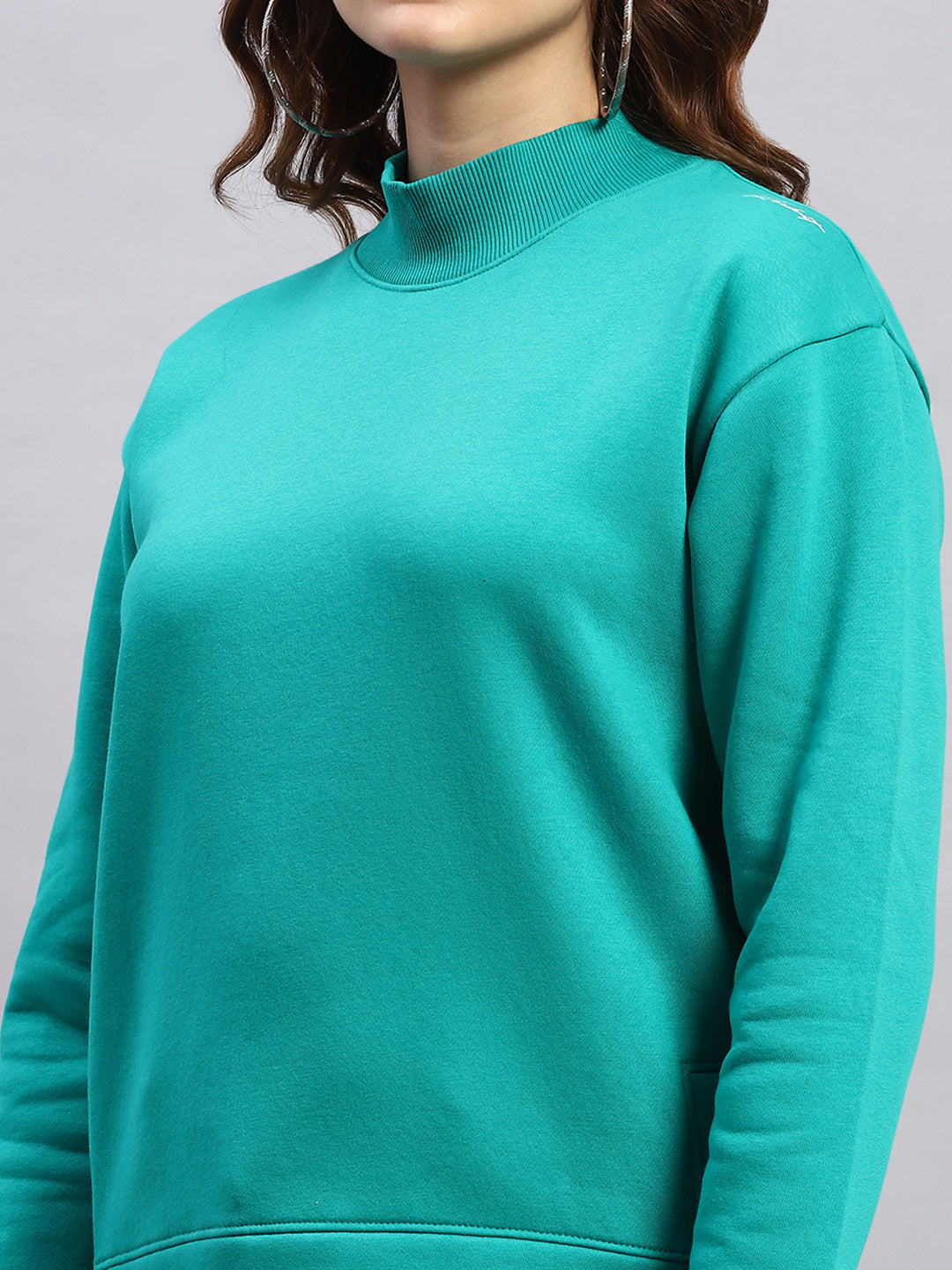 Women Green Solid High Neck Full Sleeve Sweatshirt