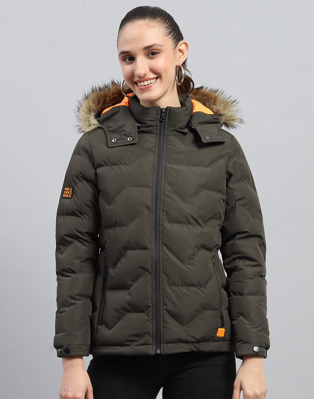 Women Olive Solid Hooded Full Sleeve Heating Jacket
