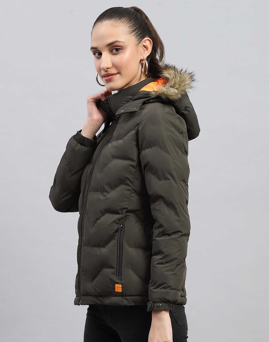 Women Olive Solid Hooded Full Sleeve Heating Jacket
